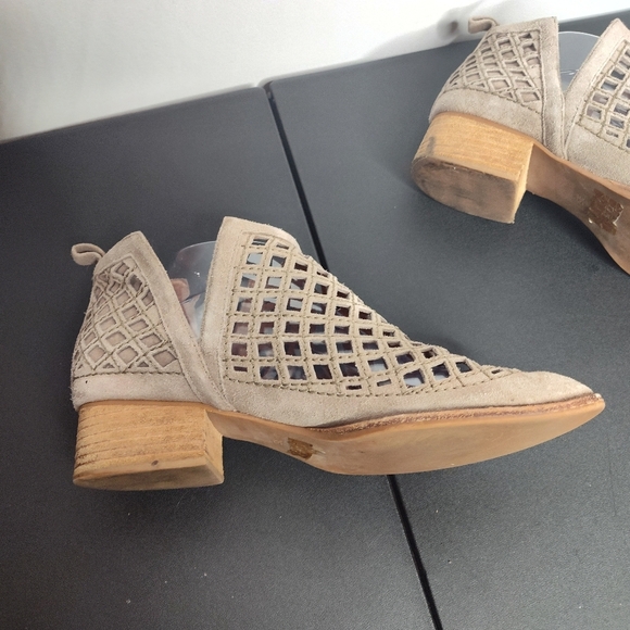 Jeffrey Campbell Taggart Suede Lazer Cut Booties size 9.5 women's - Picture 9 of 10